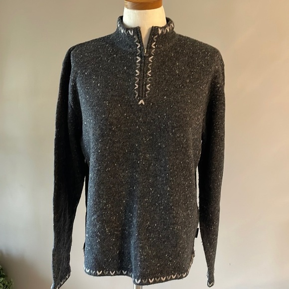 Woolrich Sweaters - VTG WOOLRICH women’s mock 1/4 zip wool blend black fleck sweater size large